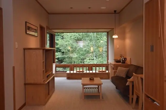 İki Ayrı Yataklı Oda, Sigara İçilmez, Nehir Manzaralı