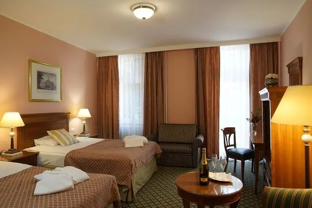 Deluxe Tek Büyük veya İki Ayrı Yataklı Oda, Balkon