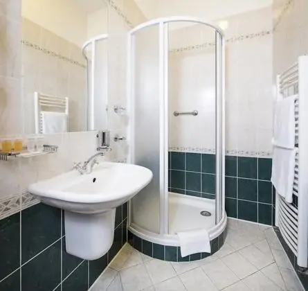 Deluxe Tek Büyük Yataklı Oda, 1 Yatak Odası, Sigara İçilmez, Park Manzaralı