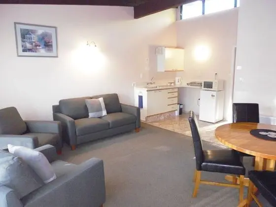 One Bedroom Apartment Downstairs