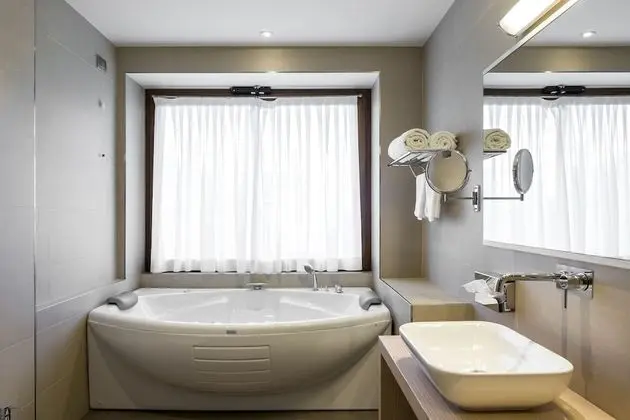 Deluxe Tek Büyük Yataklı Oda, Sıcak Su Küveti