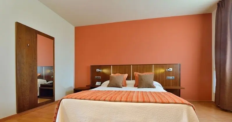 Büyük Yataklı Tek Kişilik Oda