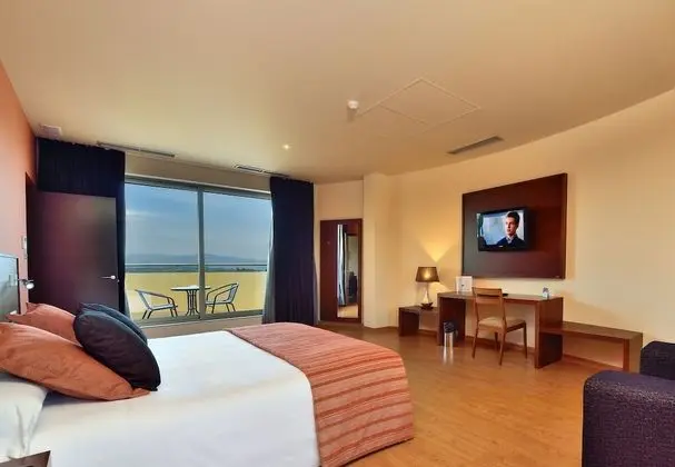 Büyük Yataklı Tek Kişilik Oda