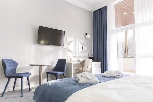 Superior Tek Büyük veya İki Ayrı Yataklı Oda, Balkon, Göl Manzaralı