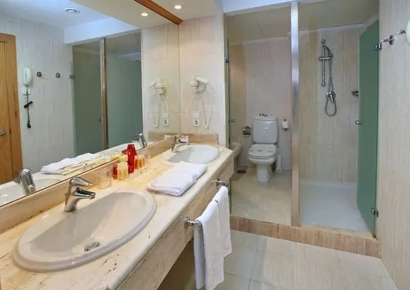 Standard Süit, Teras, Kısmi Deniz Manzaralı