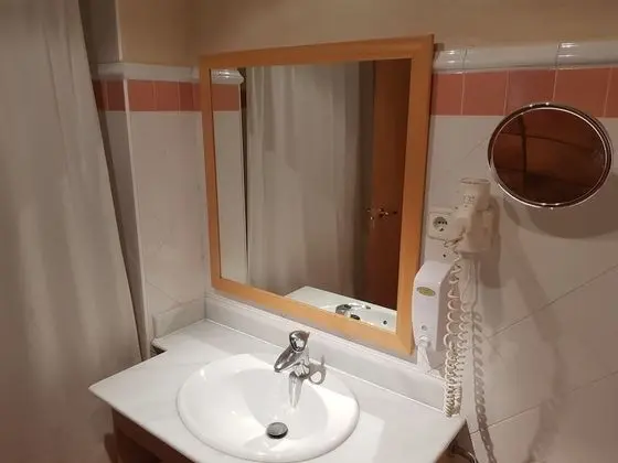 Tek Büyük veya İki Ayrı Yataklı Oda, Dağ Manzaralı