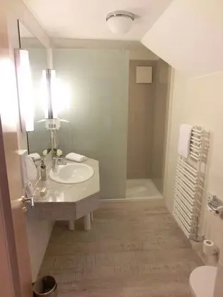 Business Tek Büyük Yataklı Oda