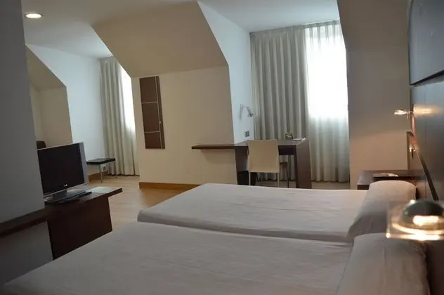 Büyük Yataklı Tek Kişilik Oda