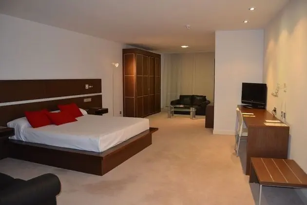 Tek Büyük veya İki Ayrı Yataklı Oda (with extra bed)