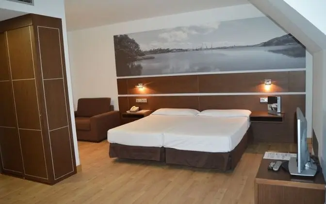 Tek Büyük veya İki Ayrı Yataklı Oda (with extra bed)