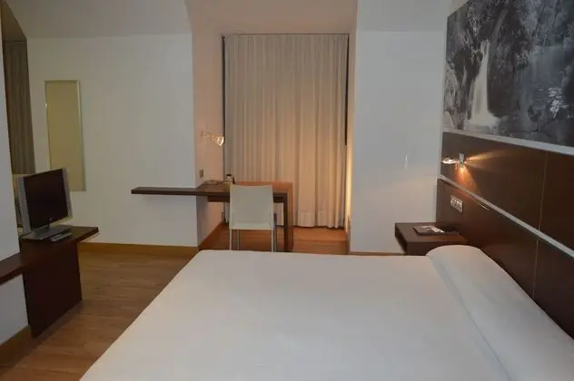 Tek Büyük veya İki Ayrı Yataklı Oda (with extra bed)