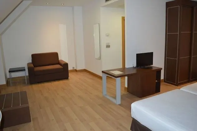 Tek Büyük veya İki Ayrı Yataklı Oda (with extra bed)