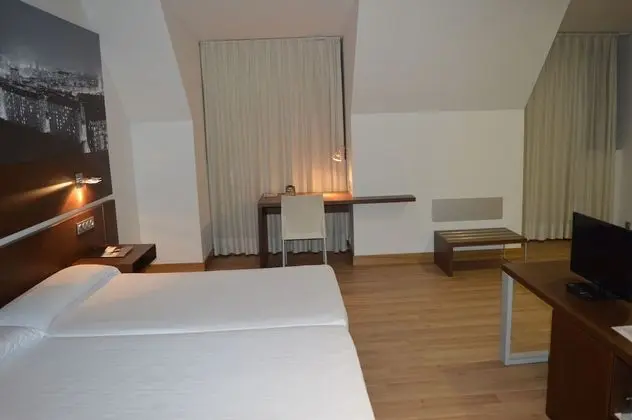 Tek Büyük veya İki Ayrı Yataklı Oda (with extra bed)