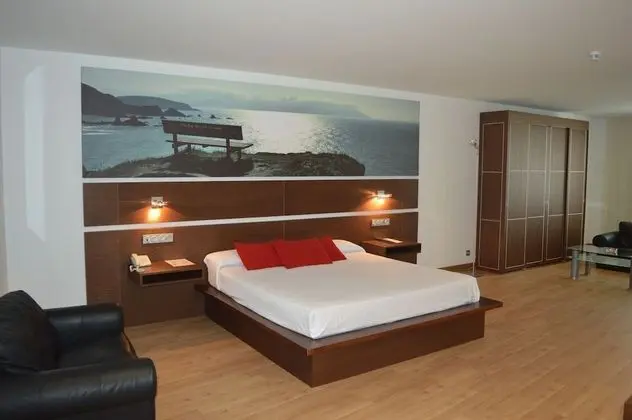 Tek Büyük veya İki Ayrı Yataklı Oda (with extra bed)