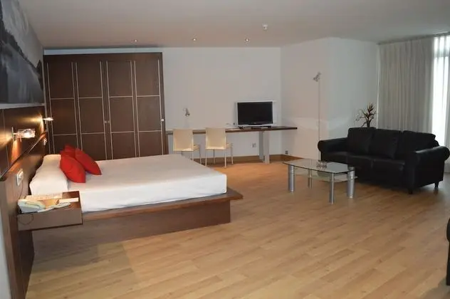 Tek Büyük veya İki Ayrı Yataklı Oda (with extra bed)