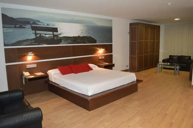 Tek Büyük veya İki Ayrı Yataklı Oda (with extra bed)