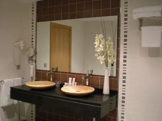 Tek Büyük veya İki Ayrı Yataklı Oda (with extra bed)