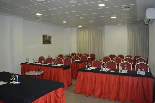 Tek Büyük veya İki Ayrı Yataklı Oda (with extra bed)