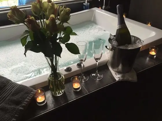 Luxury Oda, 1 En Büyük (King) Boy Yatak (Jet Spa Suite)