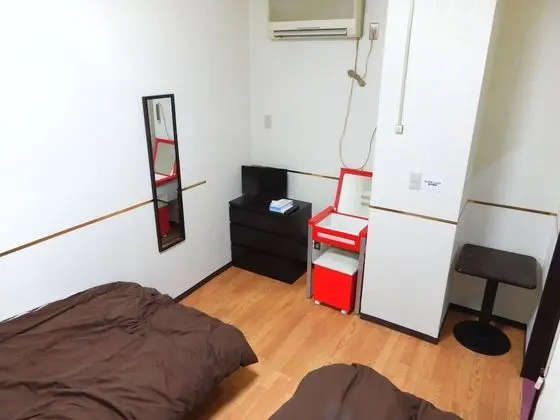 İki Ayrı Yataklı Oda, Ortak Banyo