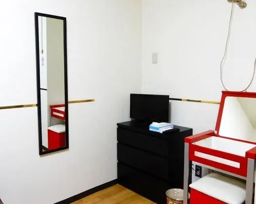İki Ayrı Yataklı Oda, Ortak Banyo