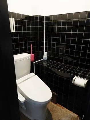 İki Ayrı Yataklı Oda, Ortak Banyo