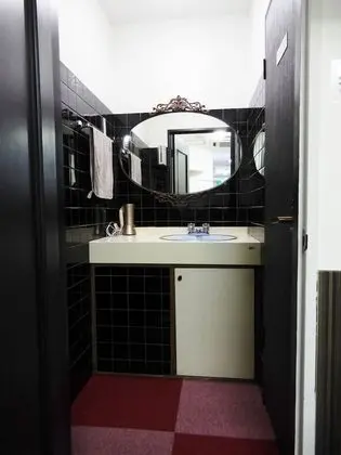 Tek Kişilik Oda, Ortak Banyo