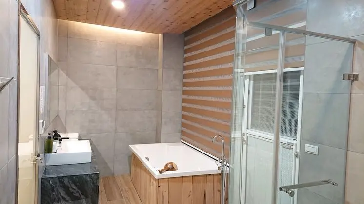 Premium Tek Büyük Yataklı Oda