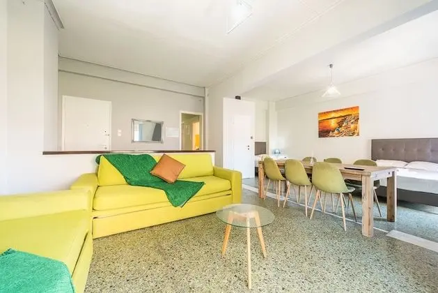 Grand Apart Daire (Near Metro #1)