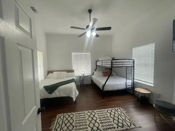 Ev (4 Bedrooms)