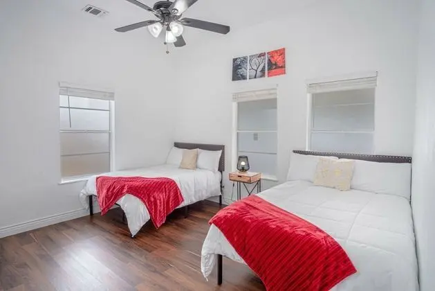 Ev (4 Bedrooms)