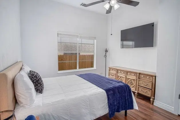 Ev (4 Bedrooms)
