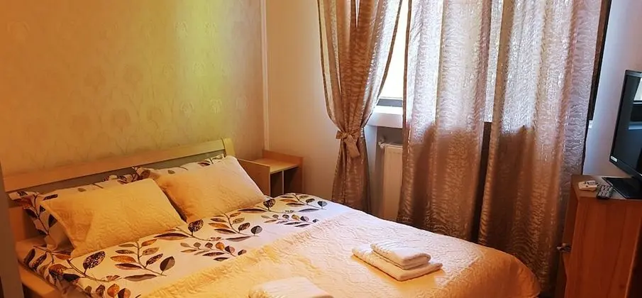 Apart Daire, 1 Büyük (Queen) Boy Yatak ve Çekyat