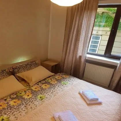 Apart Daire, 1 Büyük (Queen) Boy Yatak ve Çekyat