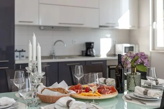Exclusive Apart Daire, Deniz Manzaralı