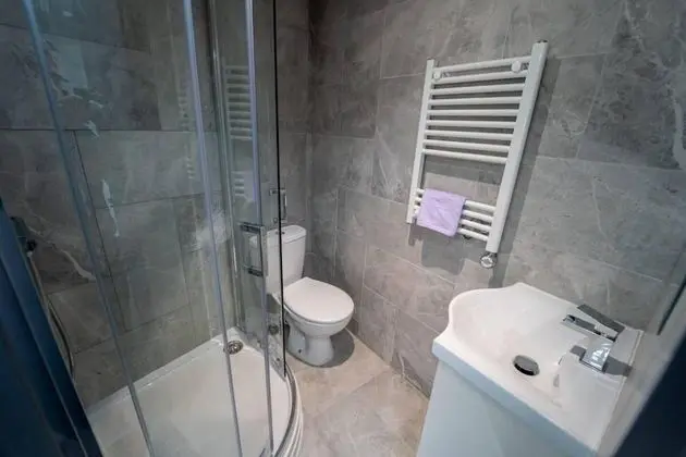 Stüdyo, 1 Büyük (Queen) Boy Yatak