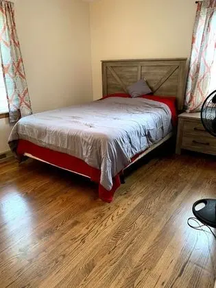 Ev (Spacious, cozy 2 bed home near the St)
