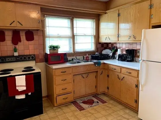 Ev (Spacious, cozy 2 bed home near the St)