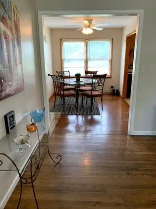 Ev (Spacious, cozy 2 bed home near the St)