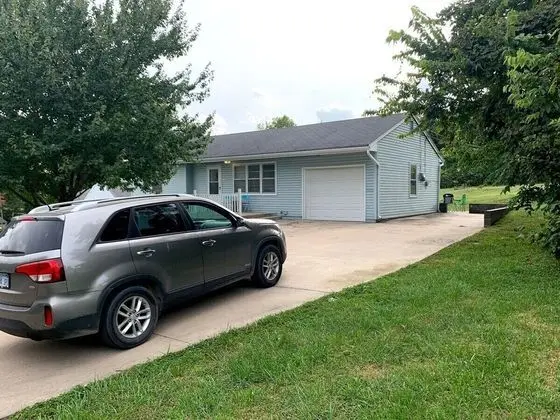 Ev (Spacious, cozy 2 bed home near the St)