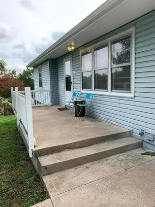 Ev (Spacious, cozy 2 bed home near the St)