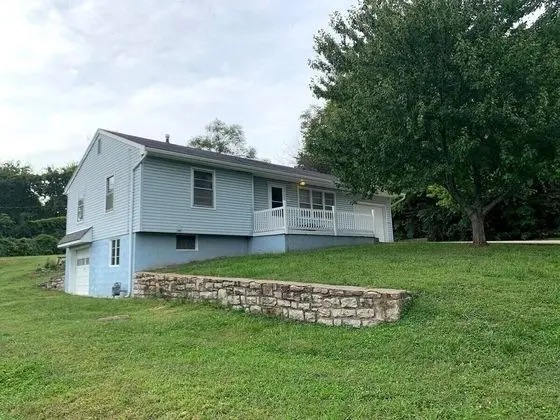 Ev (Spacious, cozy 2 bed home near the St)