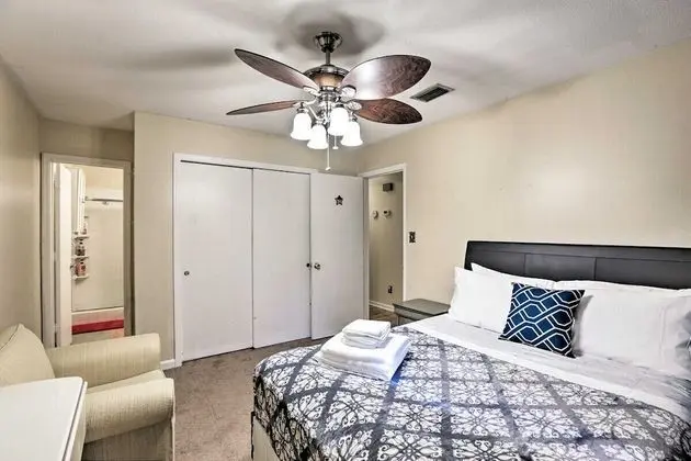 Ev (Spacious, exquisite 4-bed home near F)