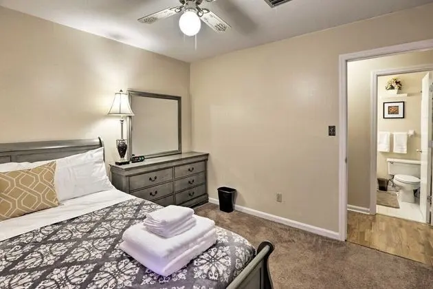 Ev (Spacious, exquisite 4-bed home near F)