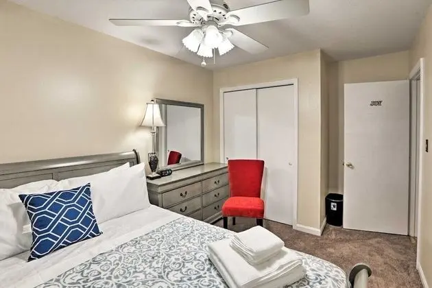 Ev (Spacious, exquisite 4-bed home near F)