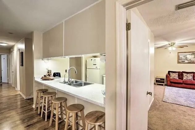 Ev (Spacious, exquisite 4-bed home near F)
