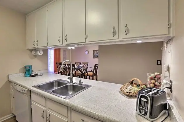 Ev (Spacious, exquisite 4-bed home near F)