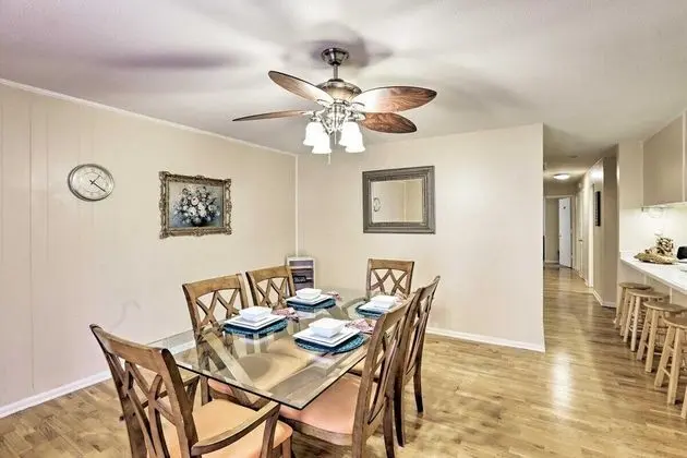 Ev (Spacious, exquisite 4-bed home near F)