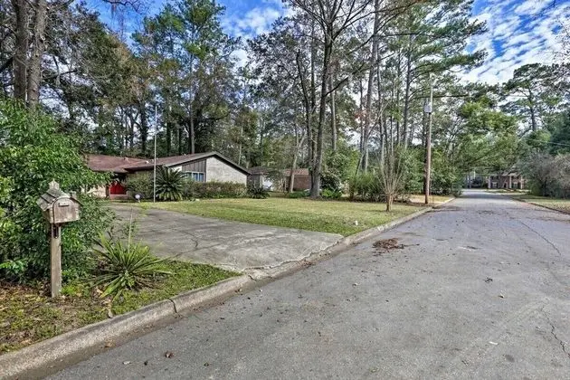 Ev (Spacious, exquisite 4-bed home near F)
