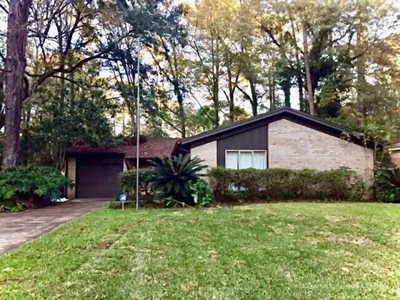 Ev (Spacious, exquisite 4-bed home near F)